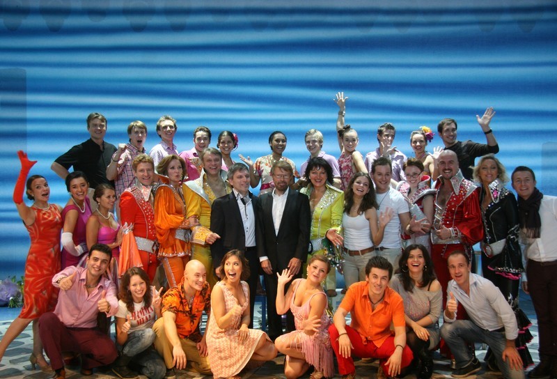 Фото на память с Бьорном Ульвеусом на сцене Мюзик-холла сразу после премьеры