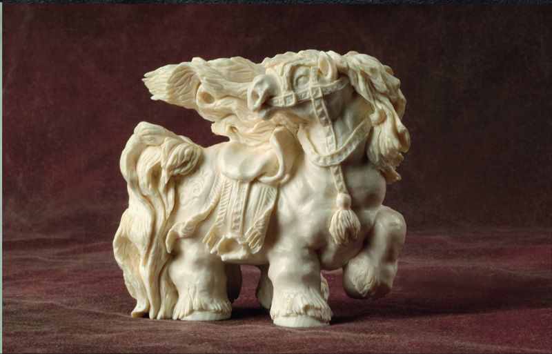Скульптура «Конь». Бивень мамонта. 1993 г.