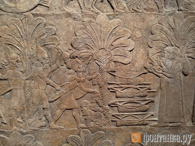 Настенный рельеф с изображением Ашшурбанапала, принимающего добычу и пленных из Вавилона (фрагмент)