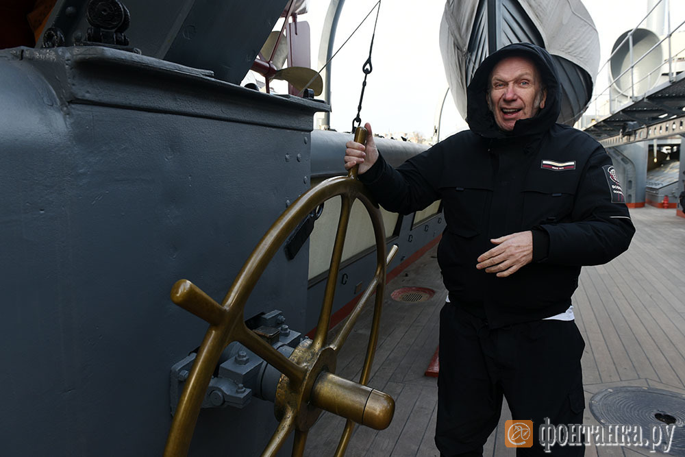 Жан-Поль Готье в Петербурге, на крейсере 