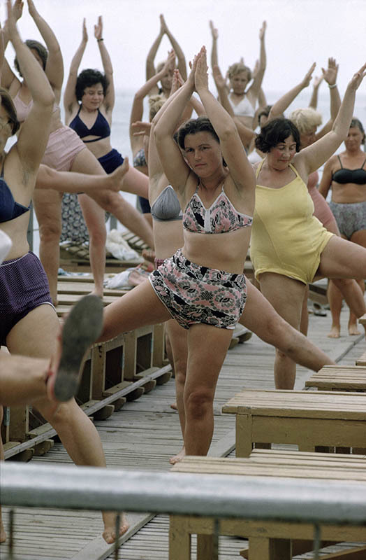 Занятия гимнастикой для отдыхающих в санатории в Сочи. СССР,  1963